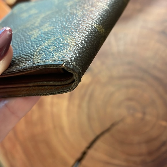 Louis Vuitton Men’s Bifold Wallet - Picture 13 of 14